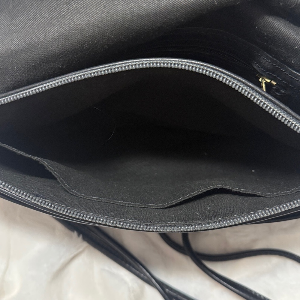 Stone Mountain Black Leather Women's Crossbody/Shoulder Bag - Picture 6 of 13